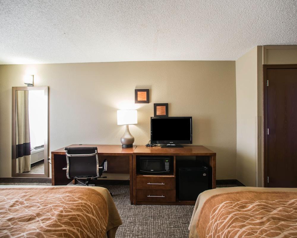 Comfort Inn & Suites St Louis-Hazelwood Kültér fotó