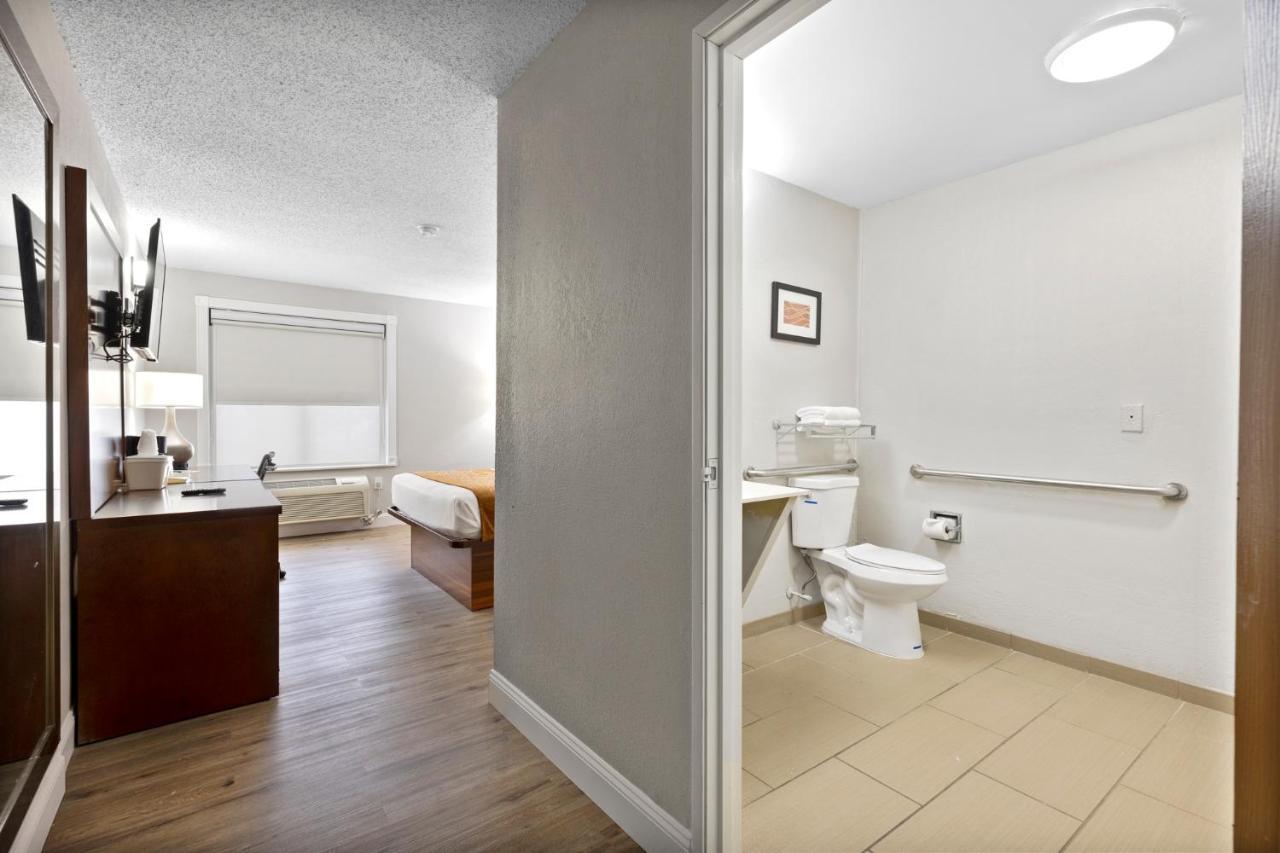 Comfort Inn & Suites St Louis-Hazelwood Kültér fotó