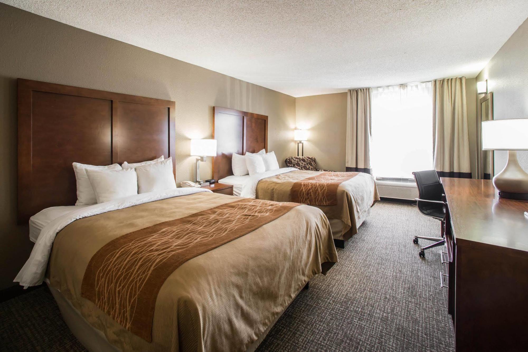 Comfort Inn & Suites St Louis-Hazelwood Kültér fotó