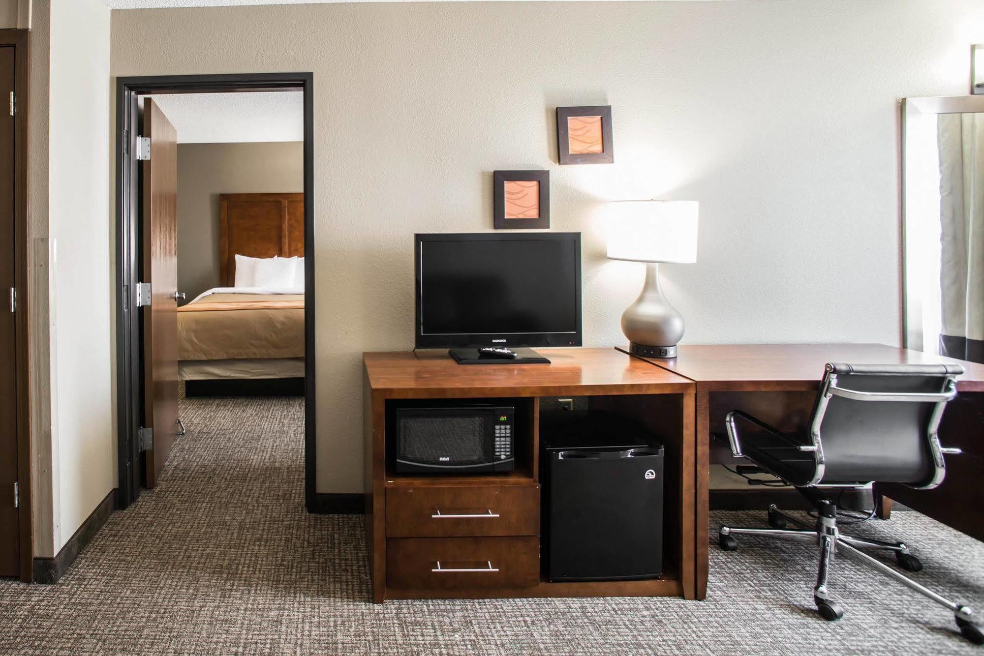 Comfort Inn & Suites St Louis-Hazelwood Kültér fotó
