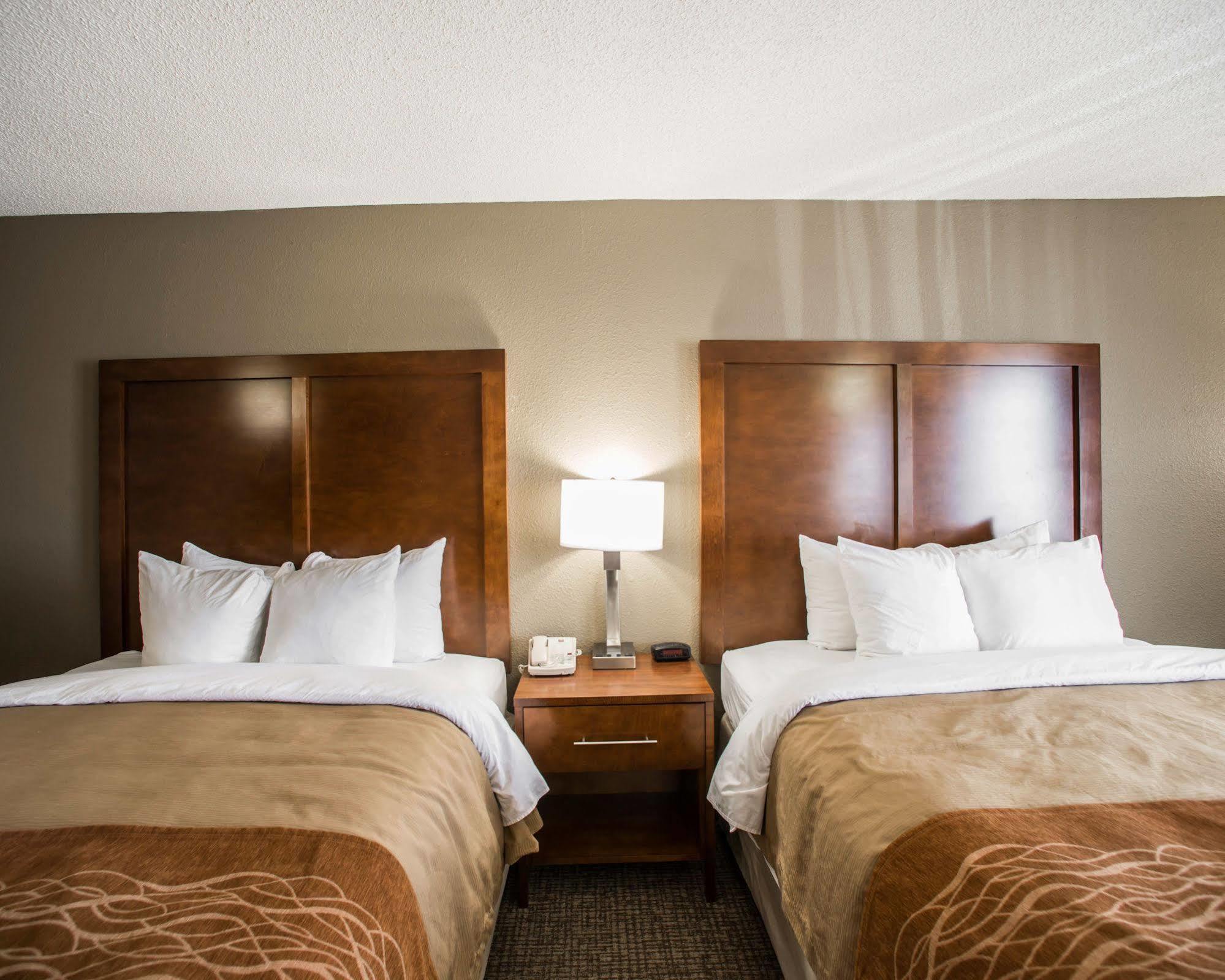 Comfort Inn & Suites St Louis-Hazelwood Kültér fotó