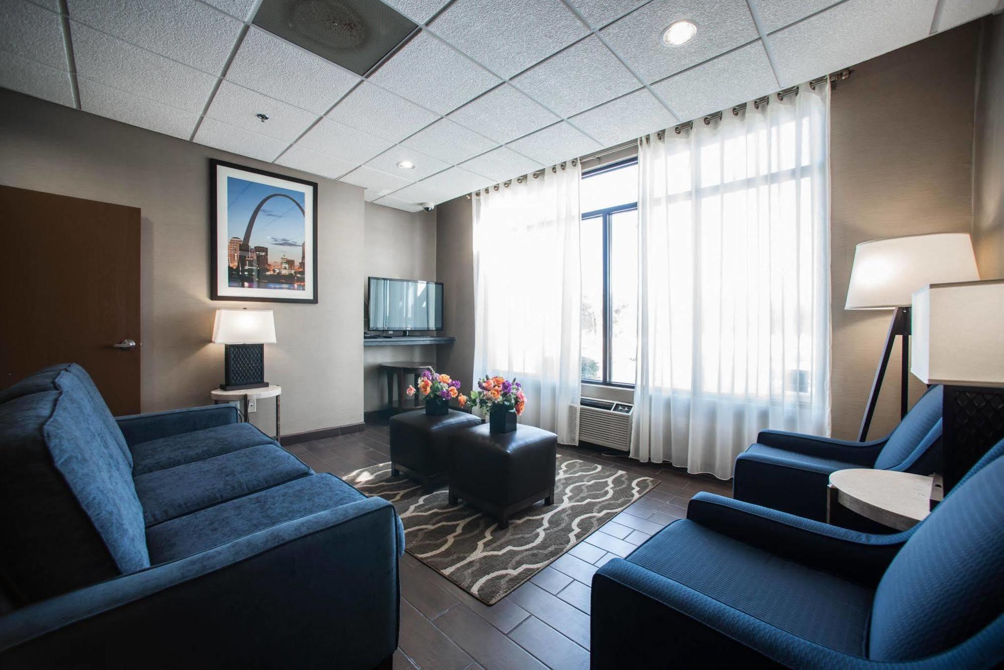 Comfort Inn & Suites St Louis-Hazelwood Kültér fotó